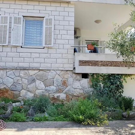 Luka Apartment Zrnovo
