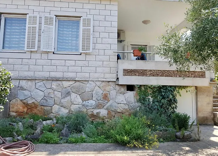 Luka Apartment Zrnovo