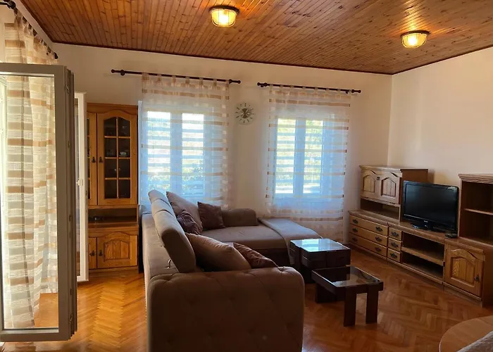 Luka Apartment *