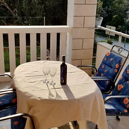 Apartment Luka Zrnovo