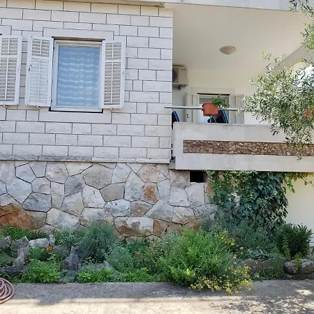 Luka Apartment Zrnovo